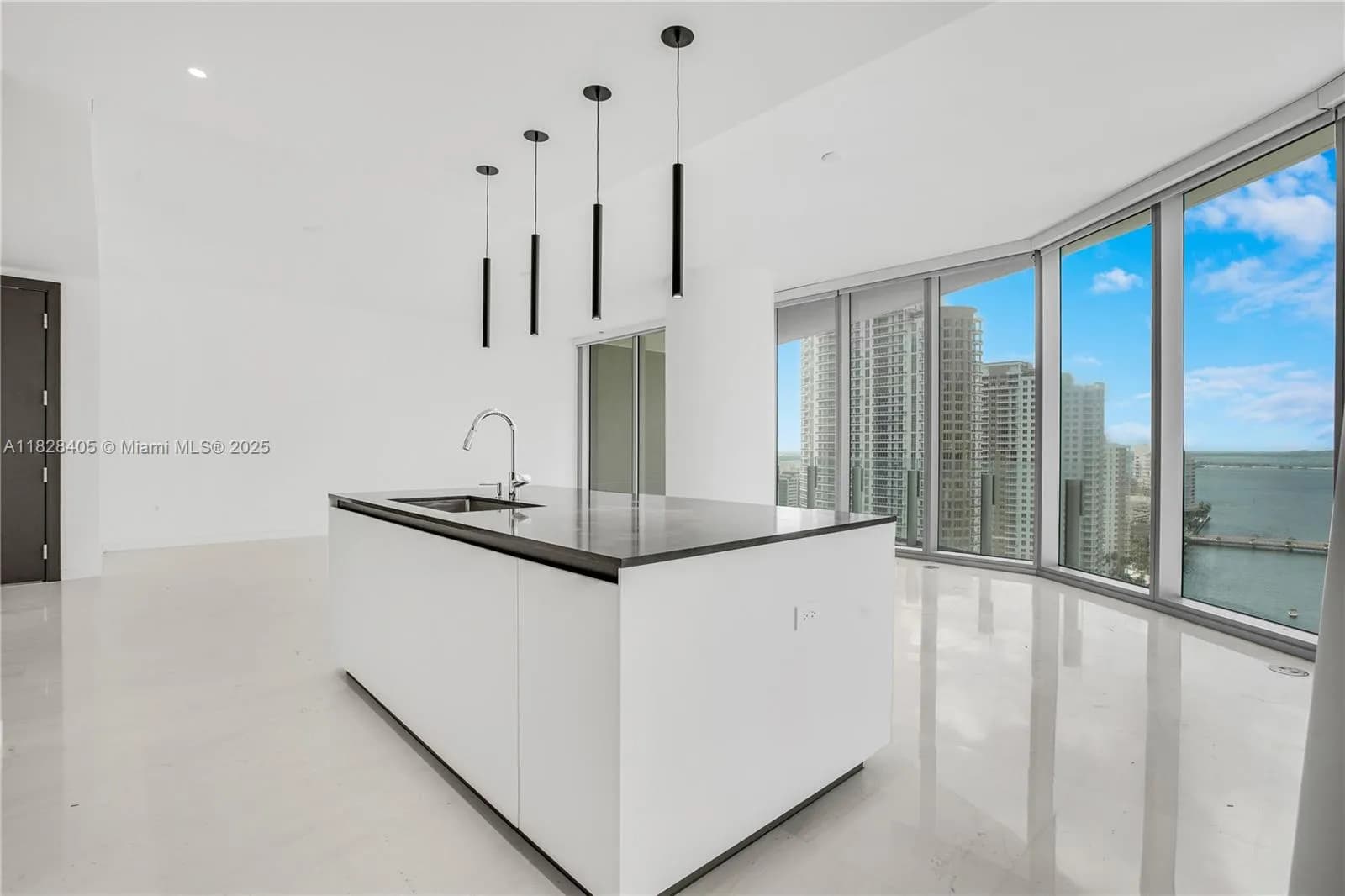 3 bedroom 3 bath for sale at 300 Biscayne Blvd Way # 2107, Miami FL 33131