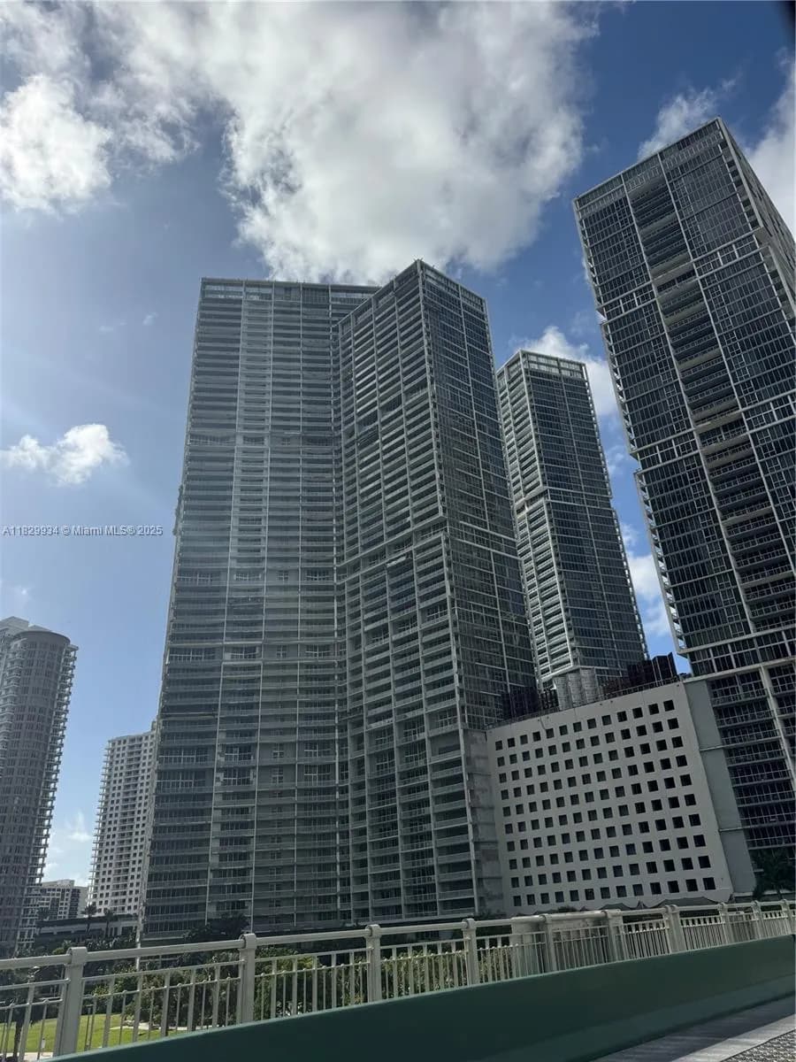 2 bedroom 2 bath for sale at 475 Brickell Ave # 4207, Miami FL 33131