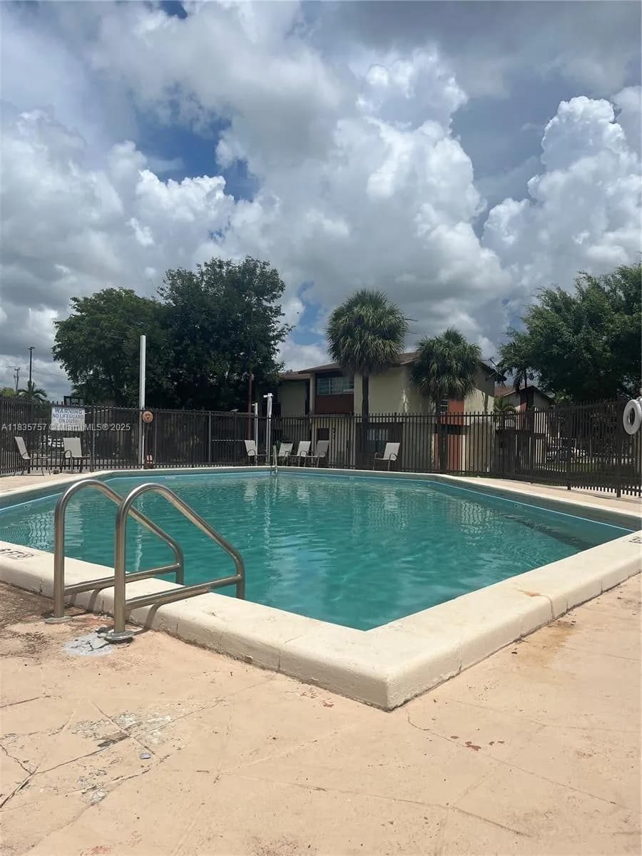 10851 SW 2nd St # K111, Sweetwater FL 33174