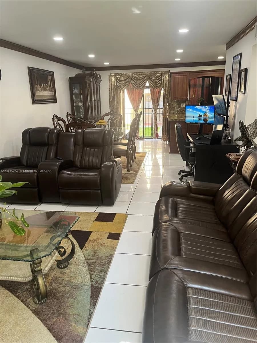 10851 SW 2nd St # K111, Sweetwater FL 33174