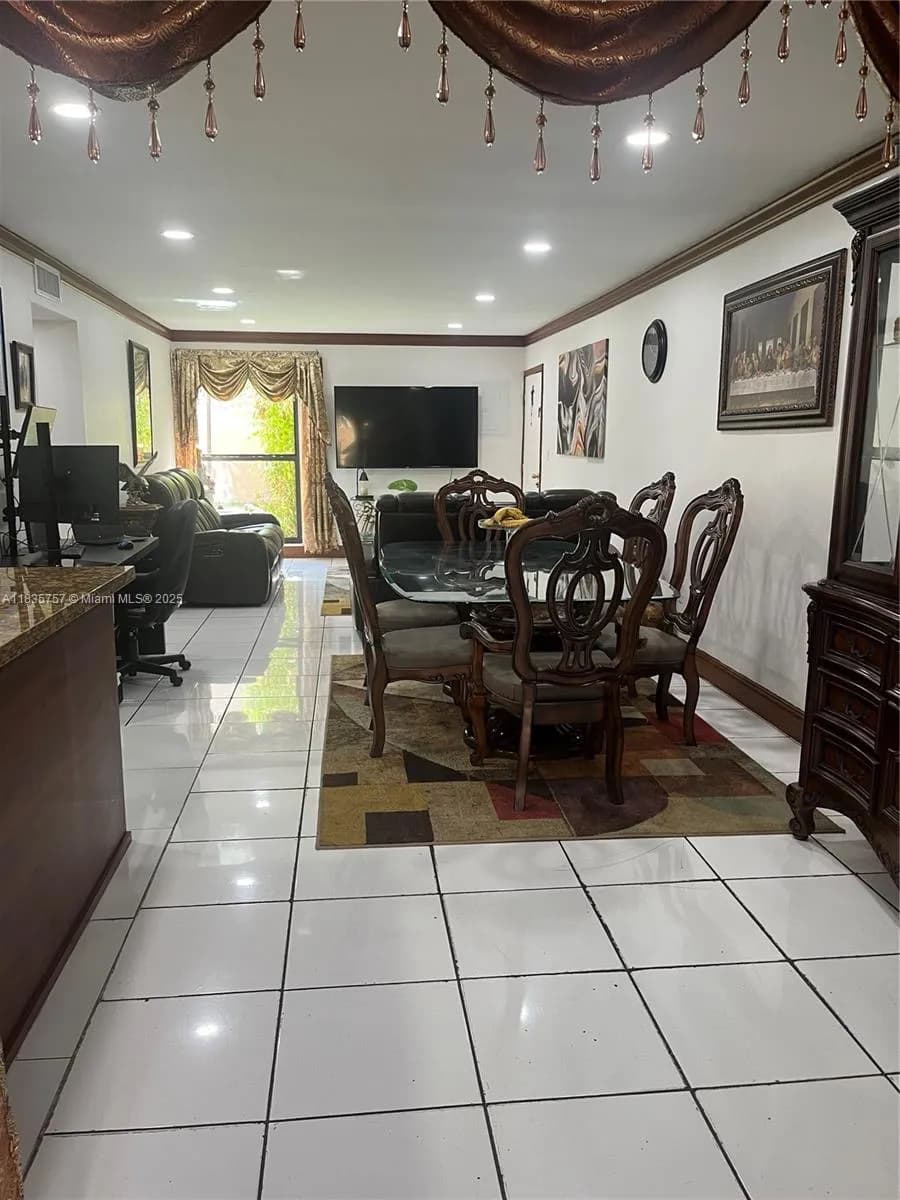 10851 SW 2nd St # K111, Sweetwater FL 33174