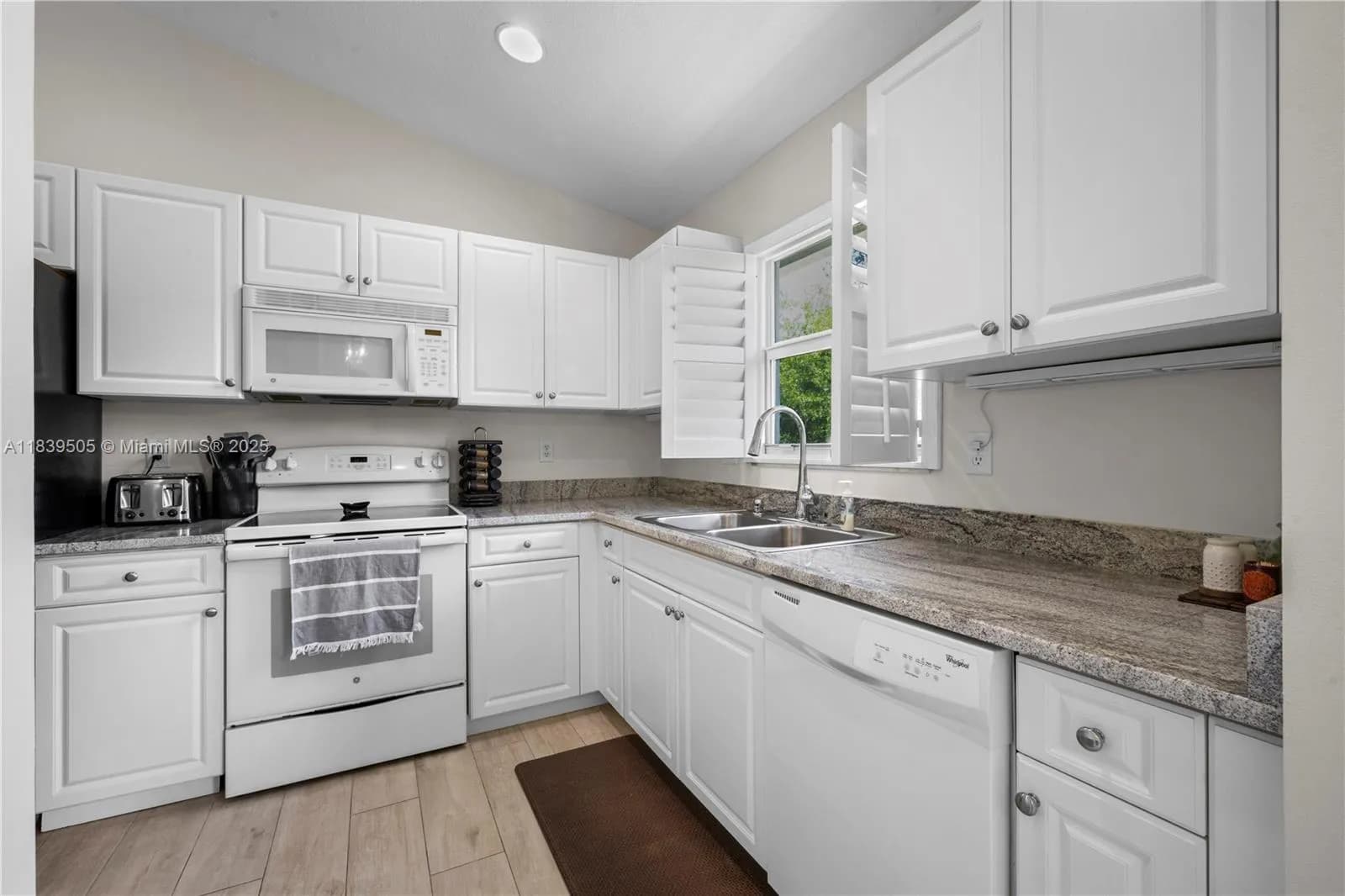 8904 SW Fishermans Wharf Drive, Stuart FL 34997