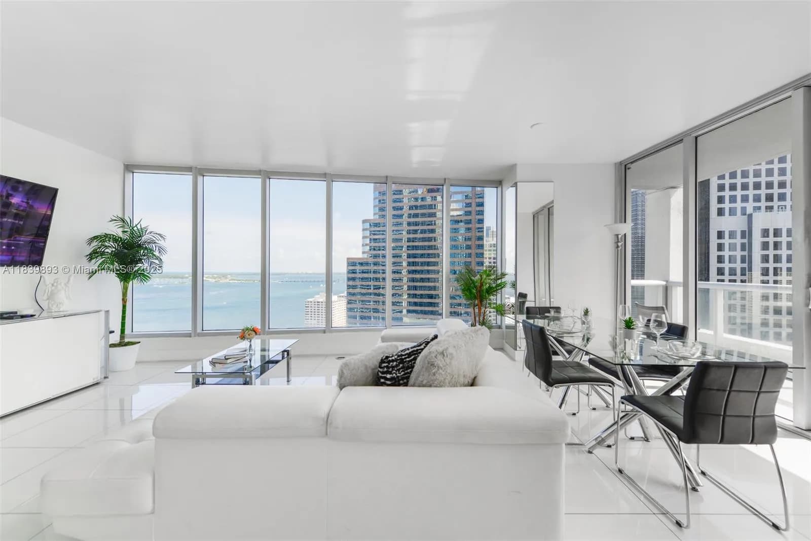 2 bedroom 2 bath for sale at 485 Brickell Ave # 2908, Miami FL 33131
