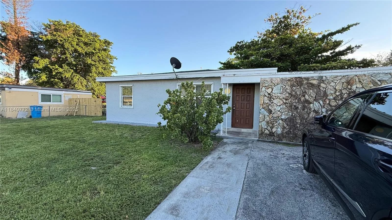 24 Miami Gardens Rd, West Park FL 33023