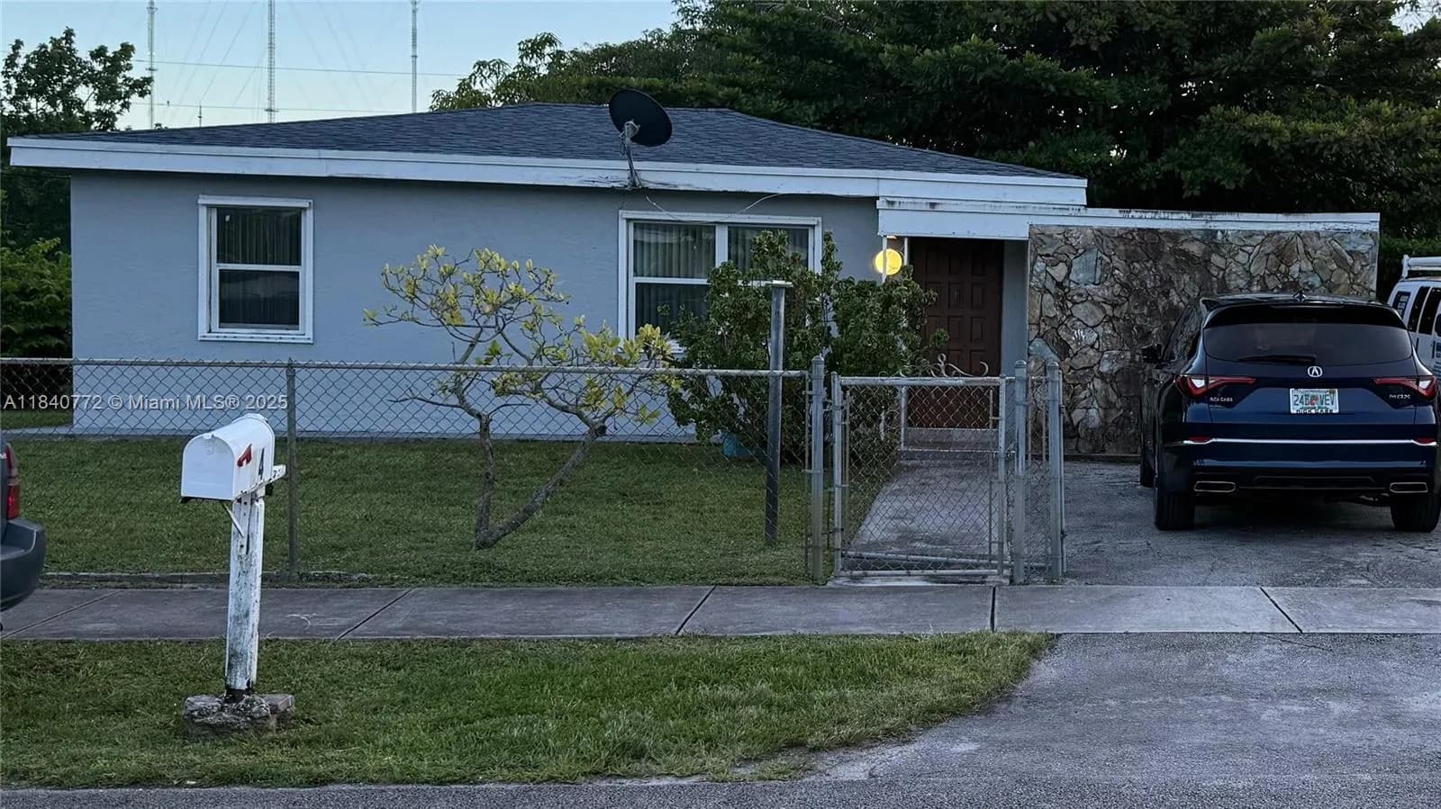 24 Miami Gardens Rd, West Park FL 33023