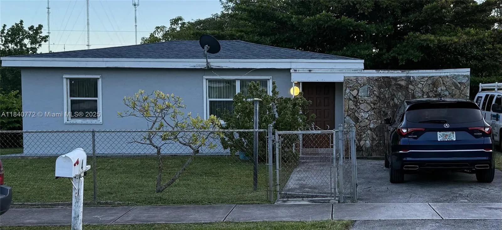 24 Miami Gardens Rd, West Park FL 33023