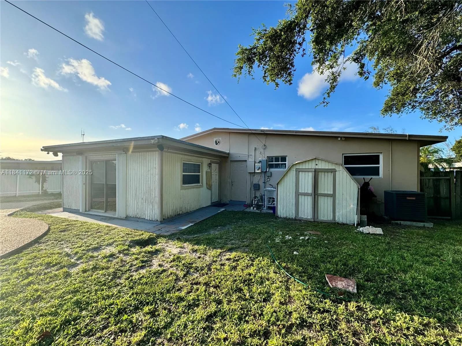 3800 SW 31st Dr, West Park FL 33023