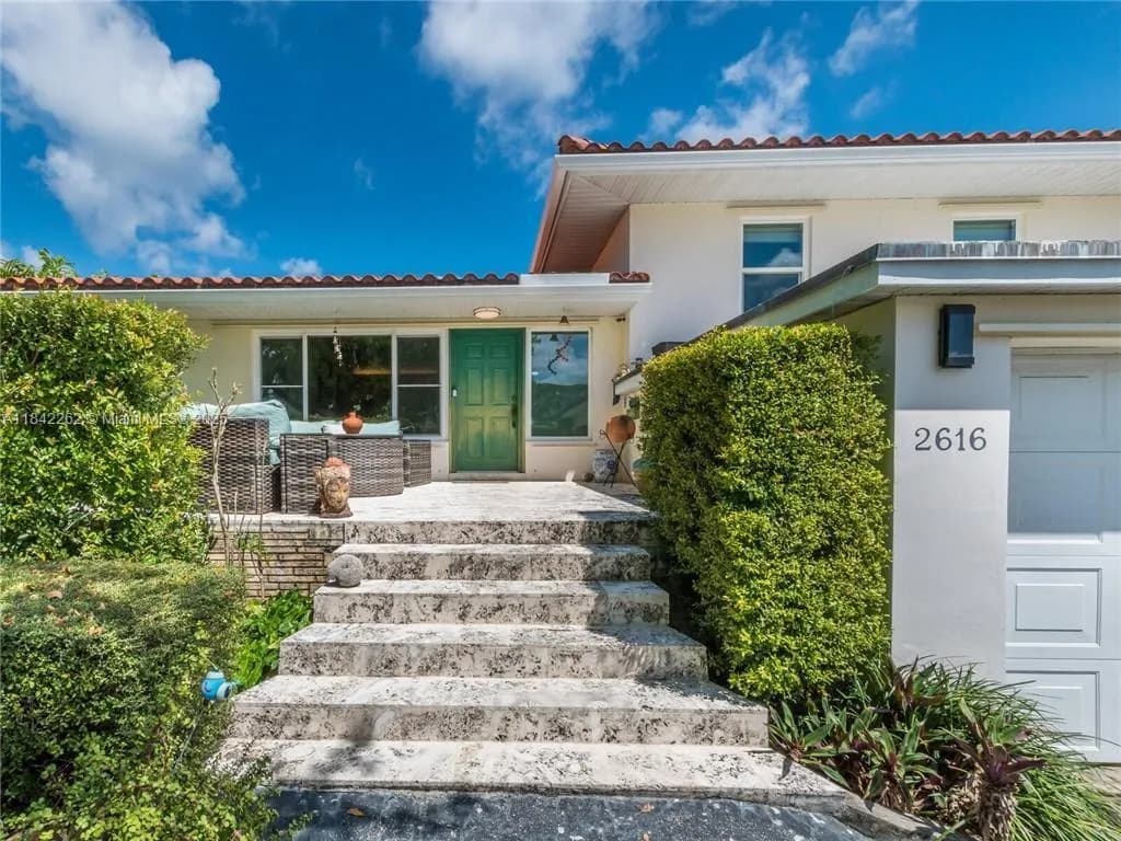 2616 NE 26th Ave, Lighthouse Point FL 33064