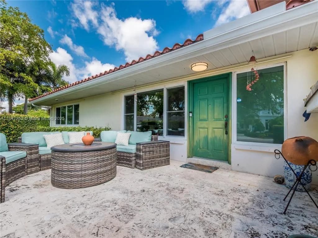 2616 NE 26th Ave, Lighthouse Point FL 33064