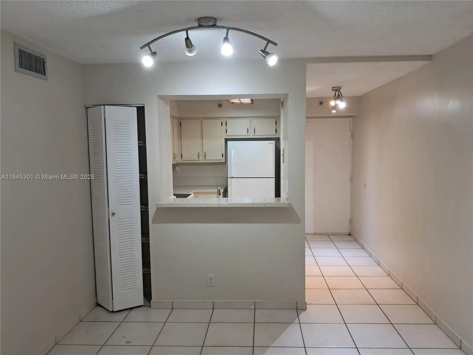 4 bedroom 2 bath for sale at 546 SW 1st St # 209, Miami FL 33130