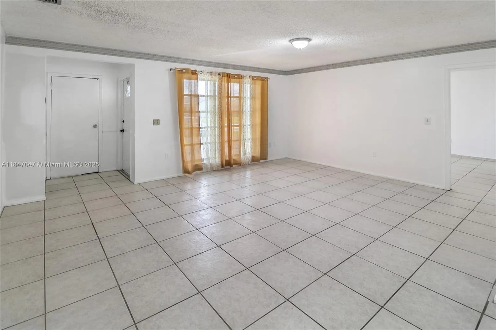 12020 NW 34th Pl, Sunrise FL 33323