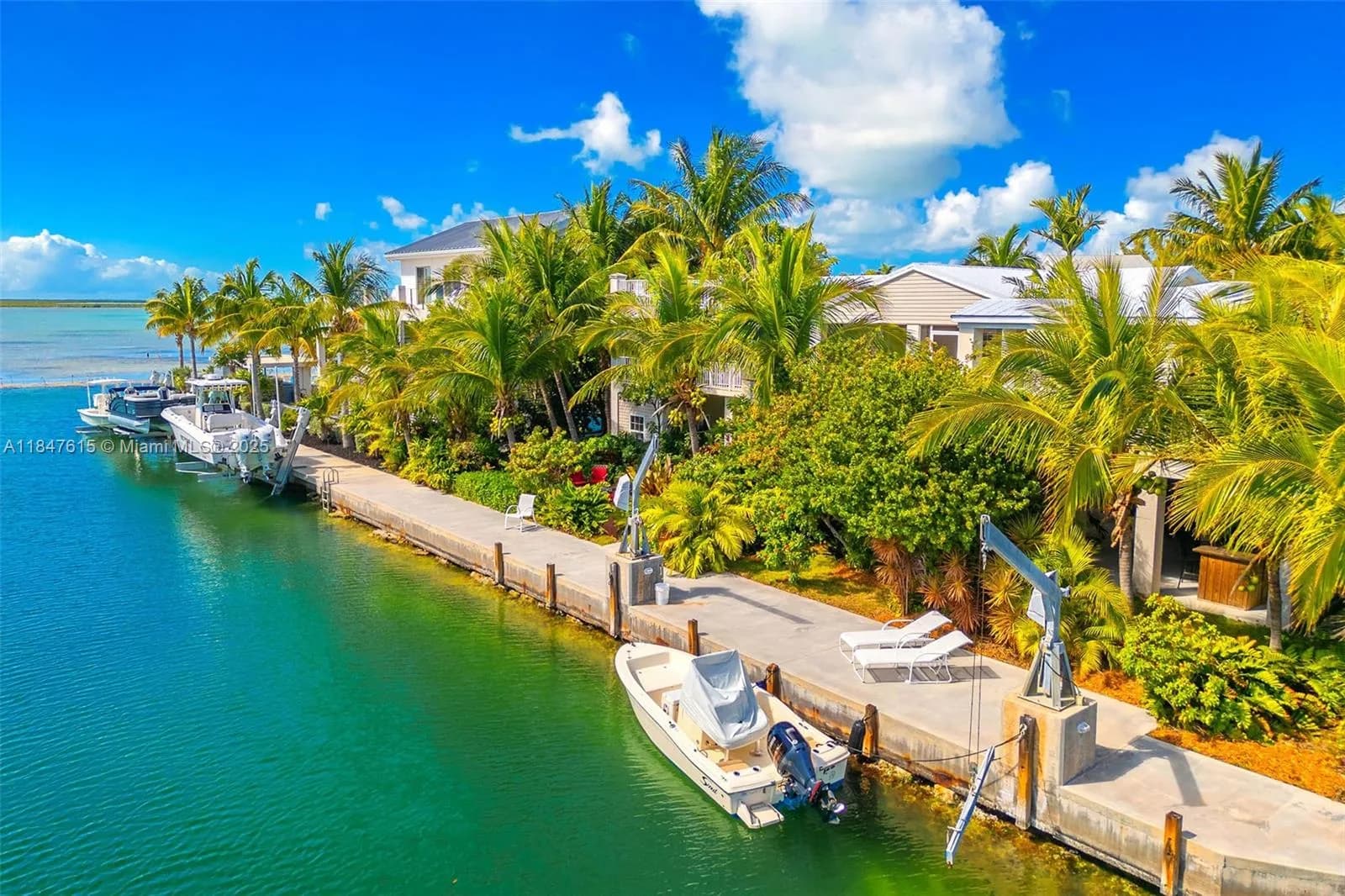 17054 Coral Dr, Sugarloaf FL 33042