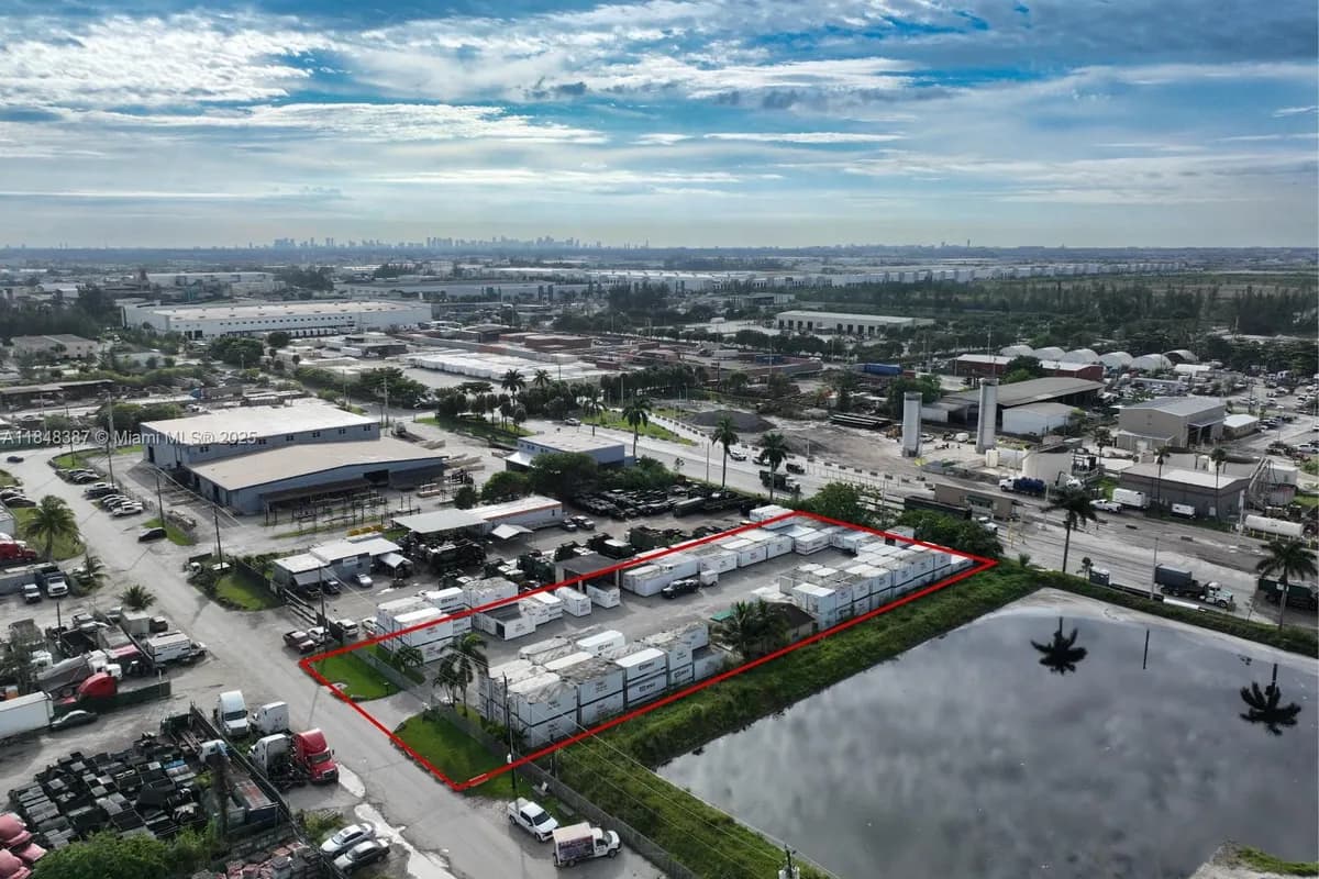 9140 NW 96th St, Medley FL 33178