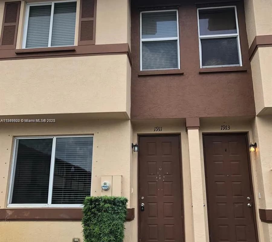 1911 Hibiscus Ln, Riviera Beach FL 33404