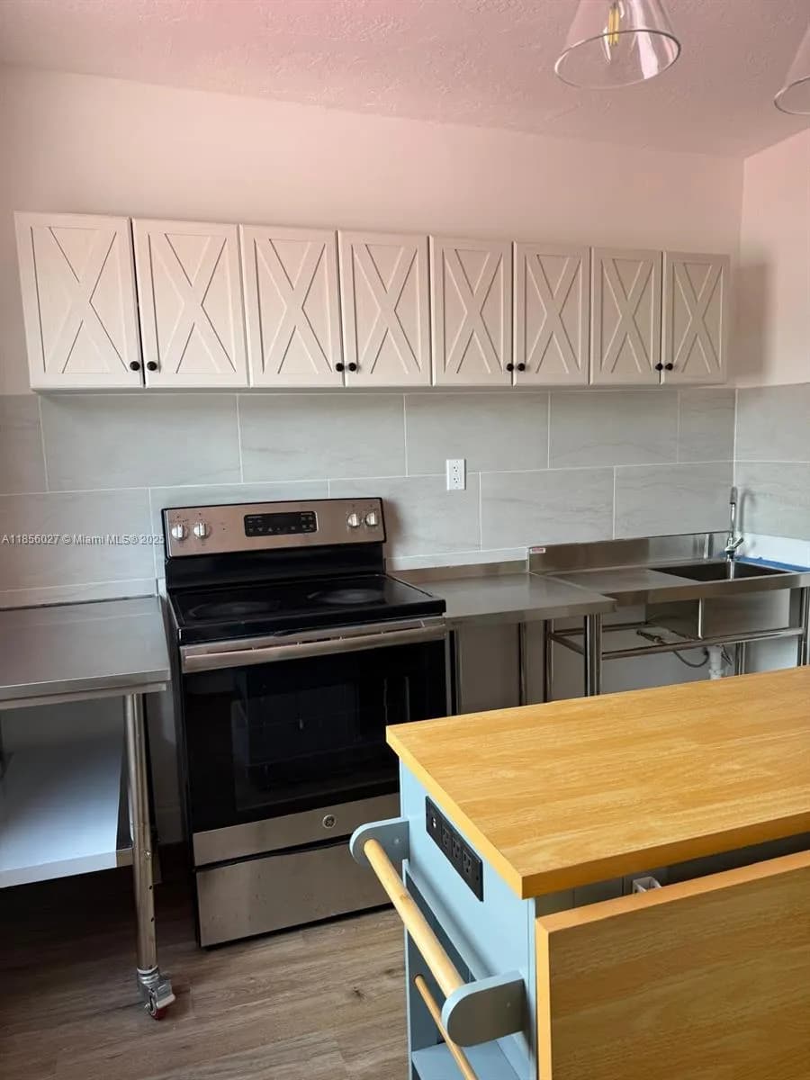 for sale at 1432 NE 163rd St, North Miami Beach FL 33162