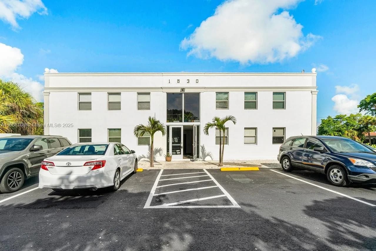 1530 Crescent Cir, West Palm Beach FL 33403