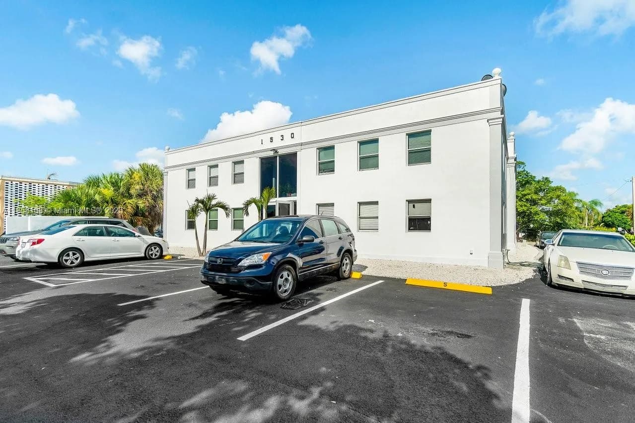 1530 Crescent Cir, West Palm Beach FL 33403