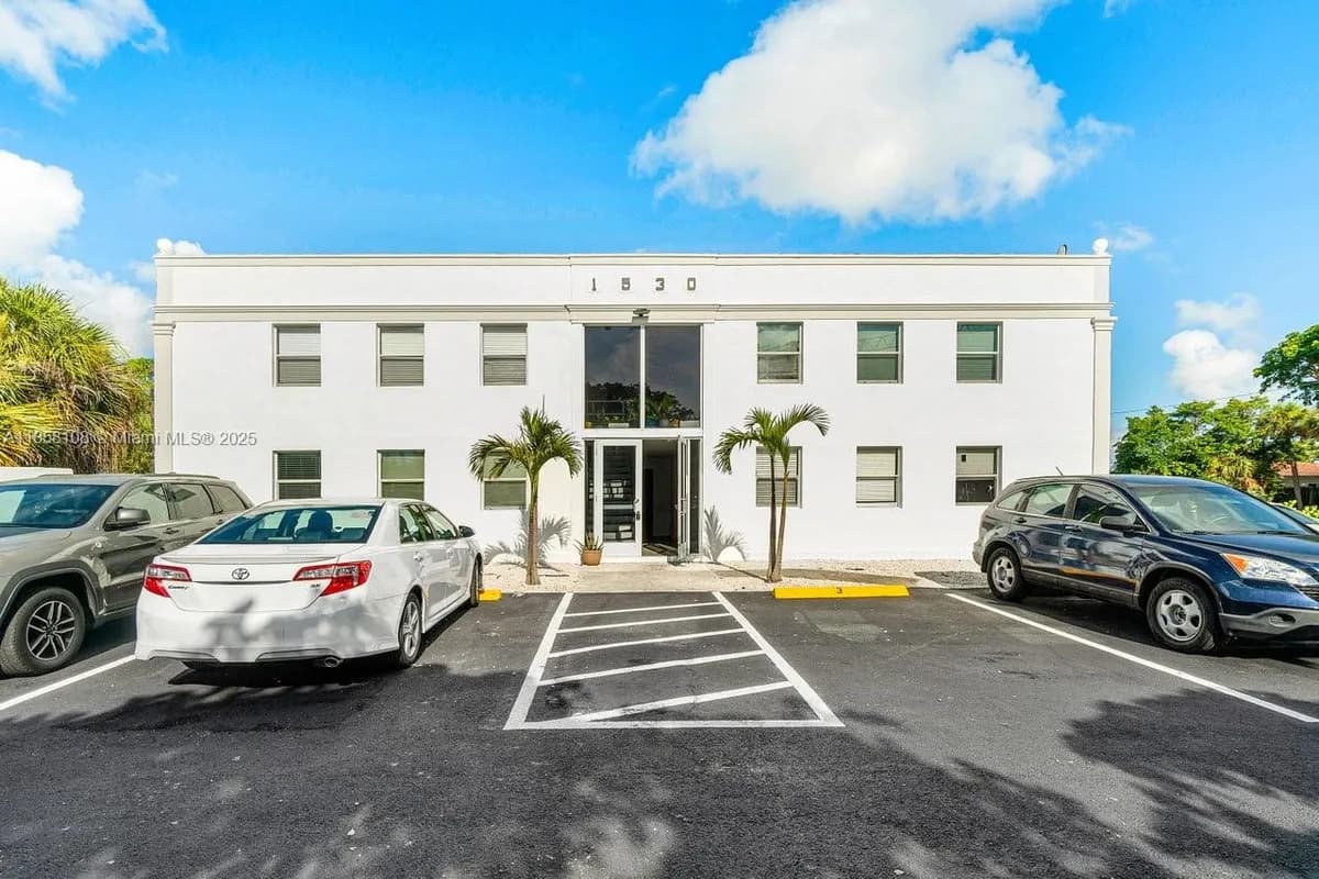 1530 Crescent Cir, West Palm Beach FL 33403