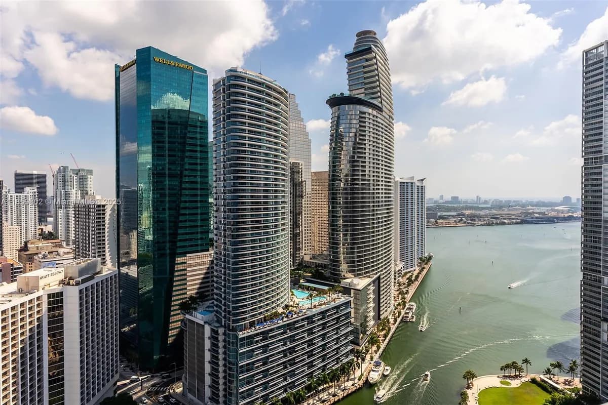 77 SE 5th St # 2701, Miami FL 33131