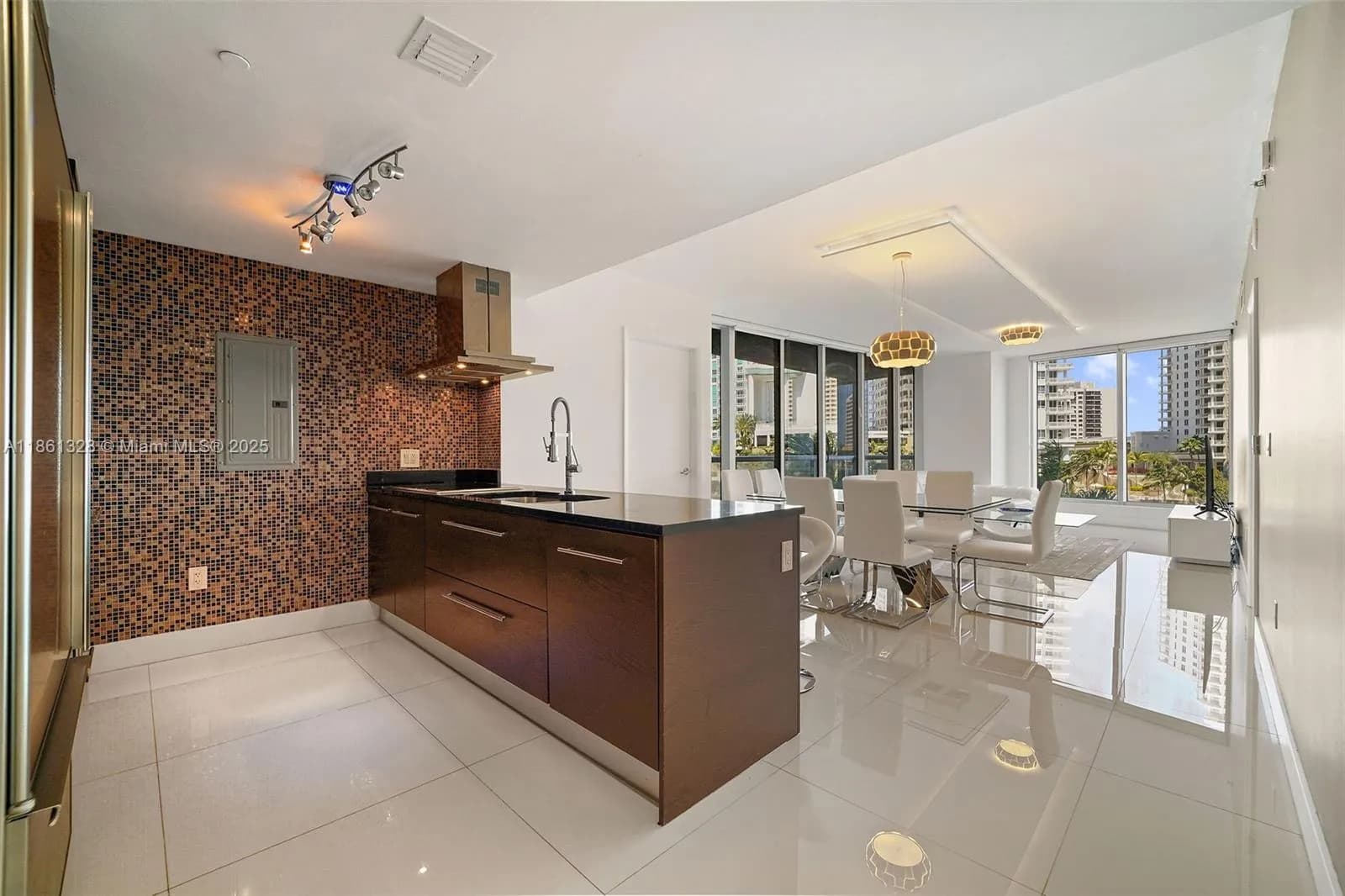 2 bedroom 2 bath for sale at 495 Brickell Ave # 402, Miami FL 33131