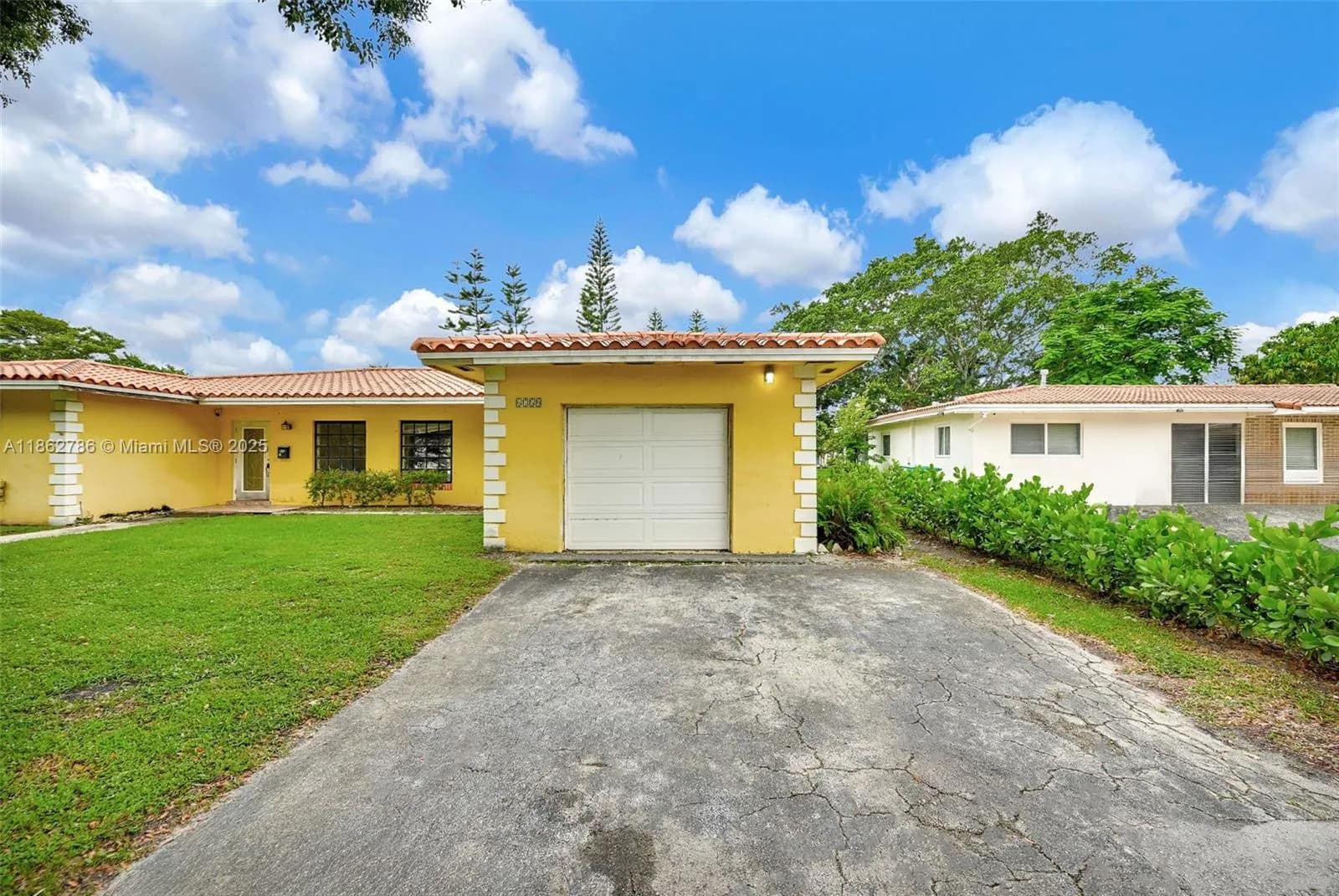 6750 White Oak Dr, Miami Lakes FL 33014