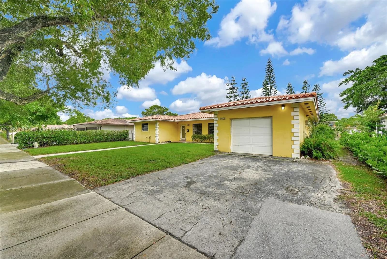 6750 White Oak Dr, Miami Lakes FL 33014