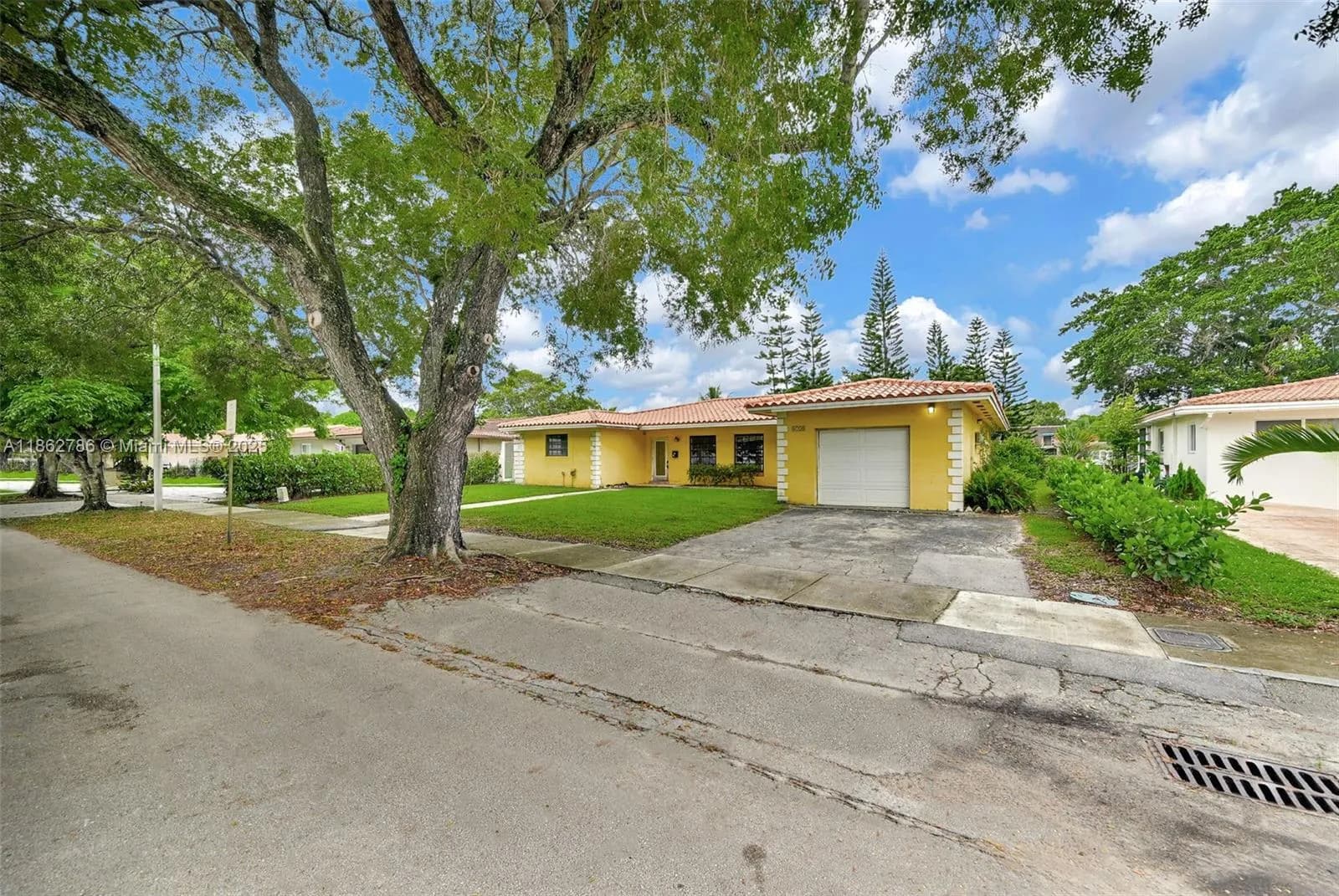 6750 White Oak Dr, Miami Lakes FL 33014