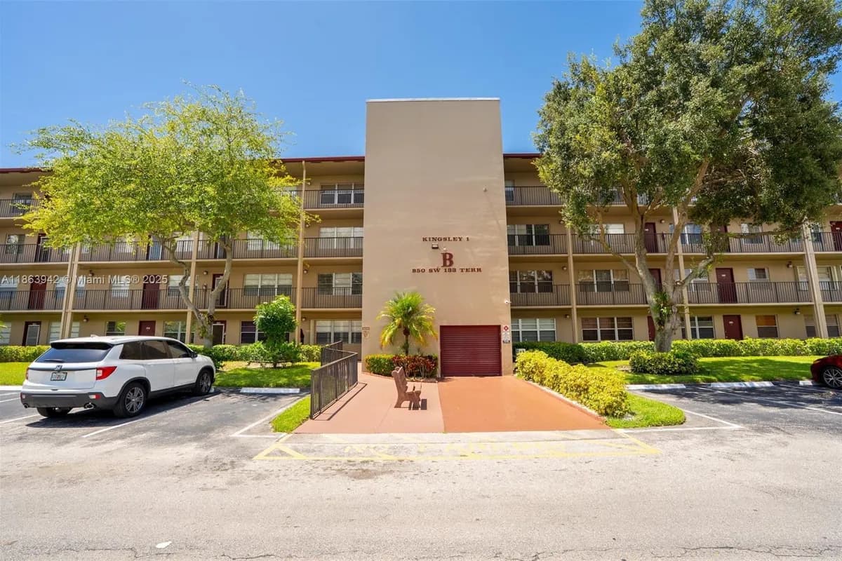 850 SW 133rd Ter # 312B, Pembroke Pines FL 33027