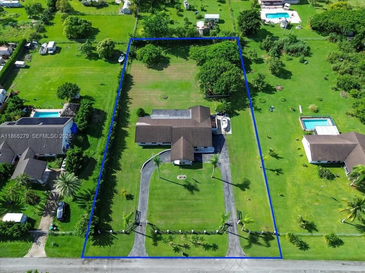 19926 SW 326th St, Homestead FL 33030