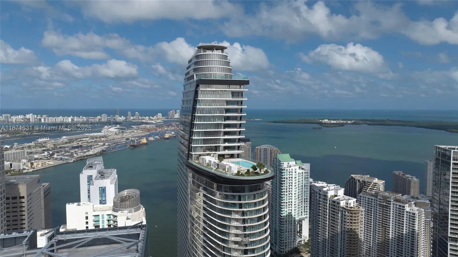 1 bedroom 1 bath for sale at 300 Biscayne Blvd Way # 506, Miami FL 33131