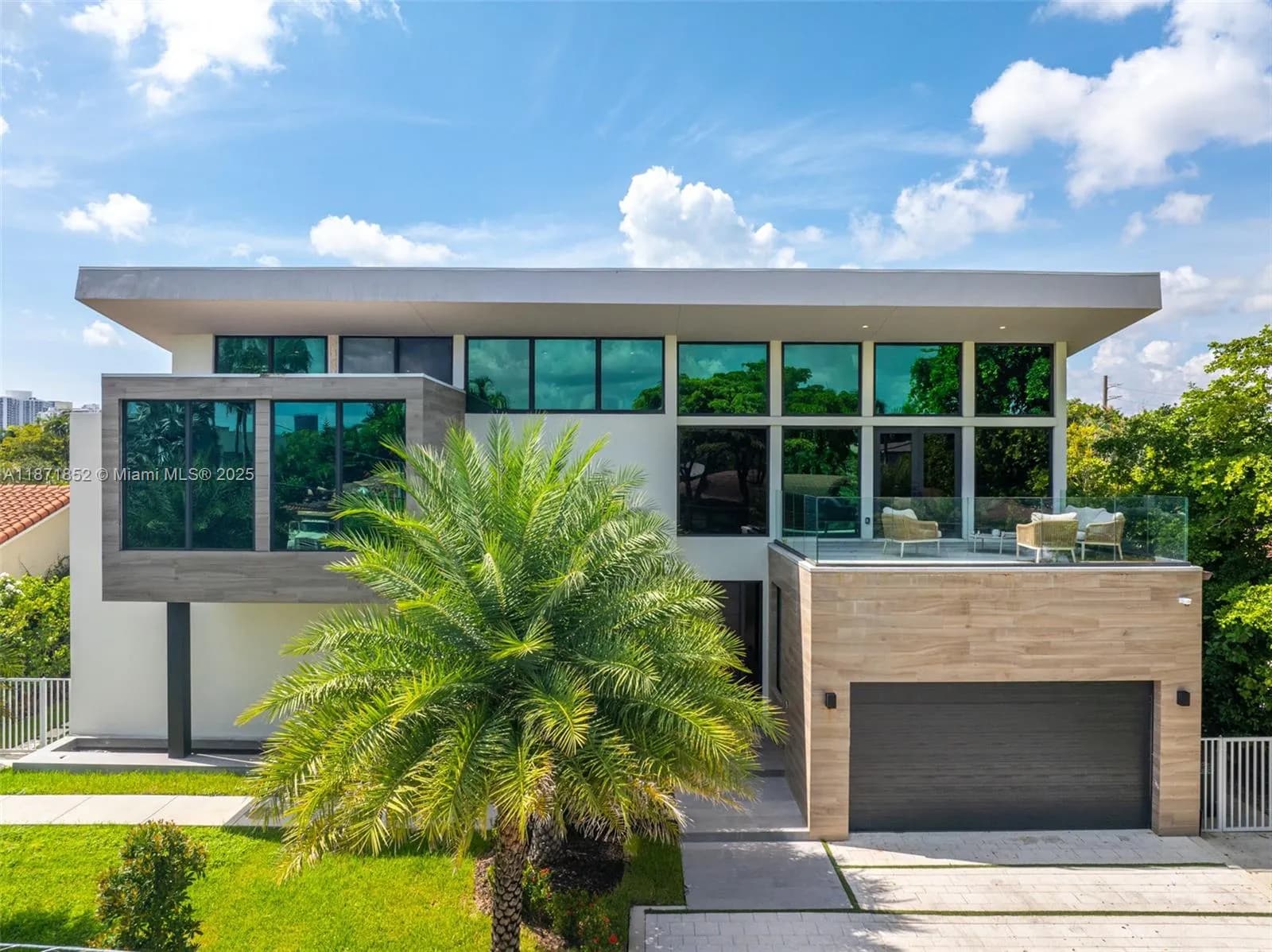 521 Holiday Dr, Hallandale Beach FL 33009