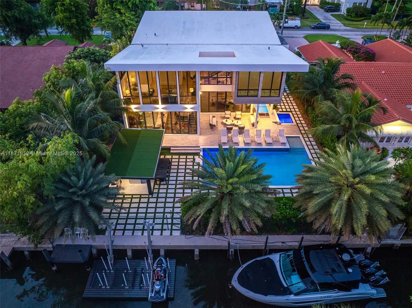 521 Holiday Dr, Hallandale Beach FL 33009