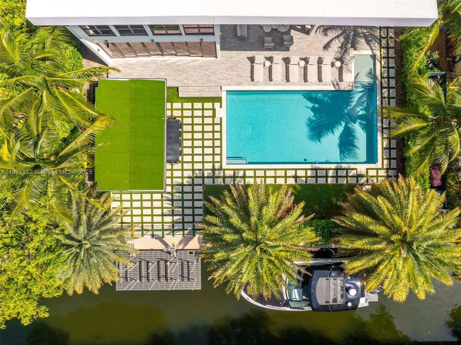 521 Holiday Dr, Hallandale Beach FL 33009