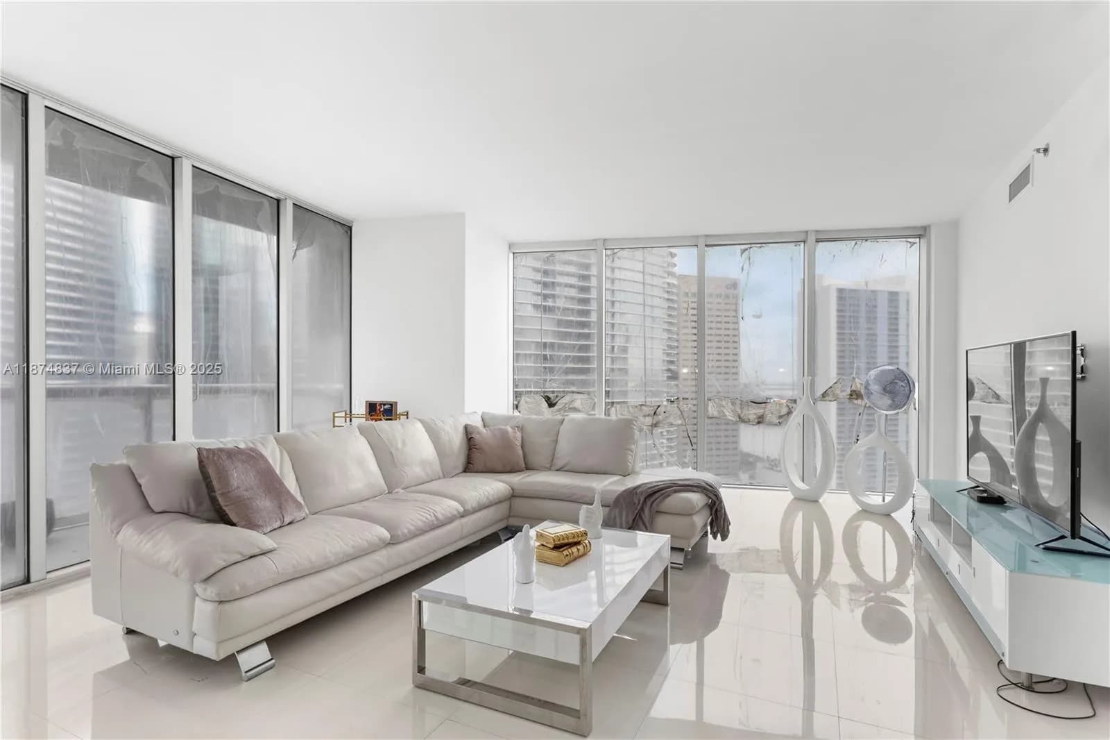 465 Brickell Ave # 2702, Miami FL 33131