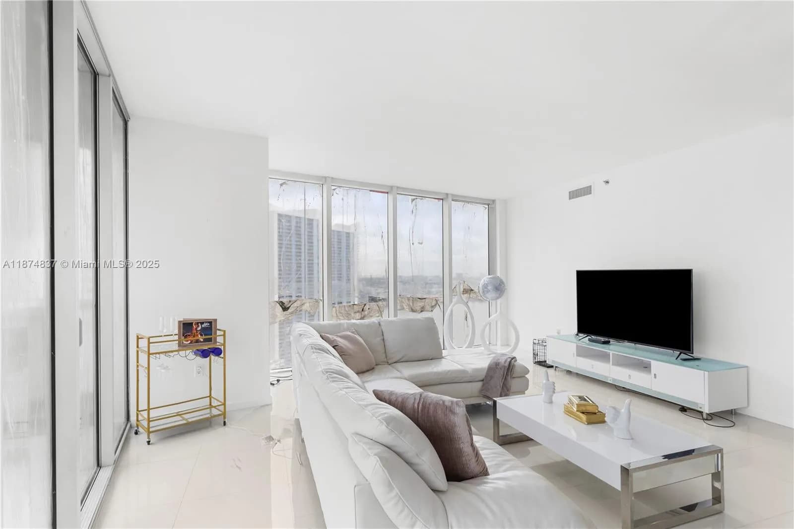 465 Brickell Ave # 2702, Miami FL 33131