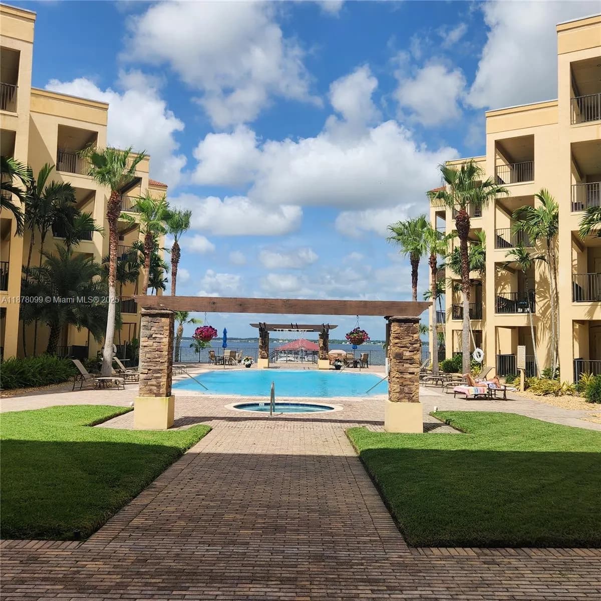 2351 Lakeview Dr # 114, Sebring FL 33875