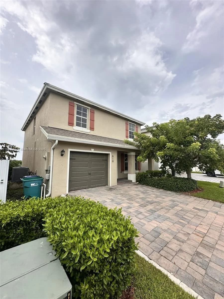619 NE 4th St, Florida City FL 33034