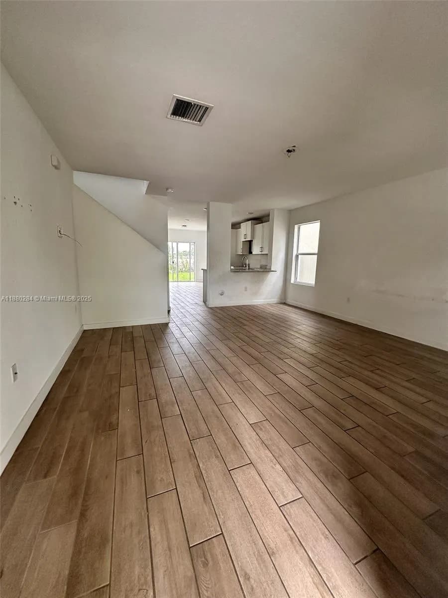 619 NE 4th St, Florida City FL 33034