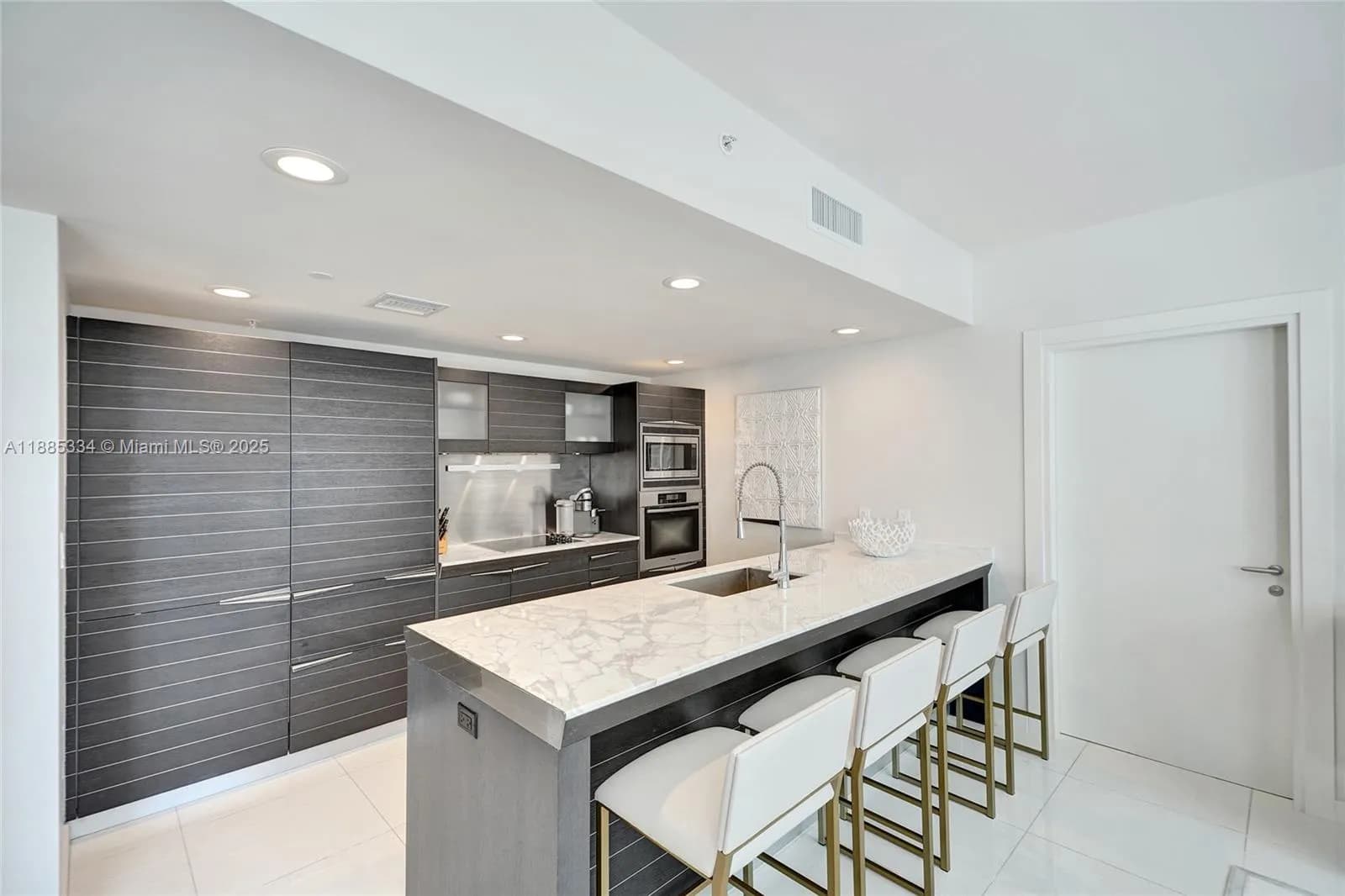 200 Biscayne Boulevard Way, Miami FL 33131