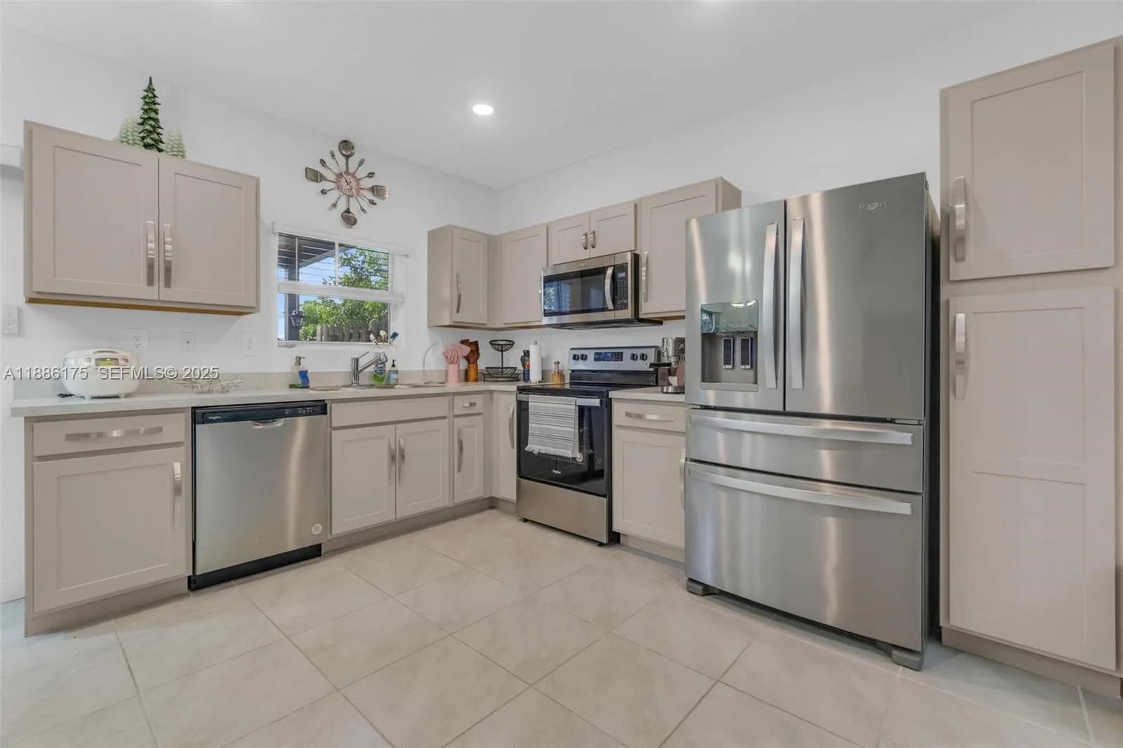 504 NE 1st Dr, Florida City FL 33034