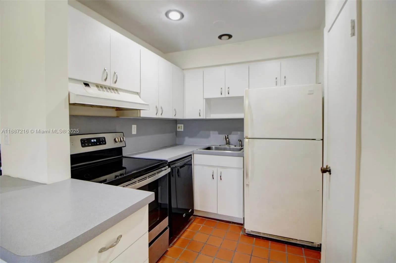 8701 SW 141st St # B4, Palmetto Bay FL 33176