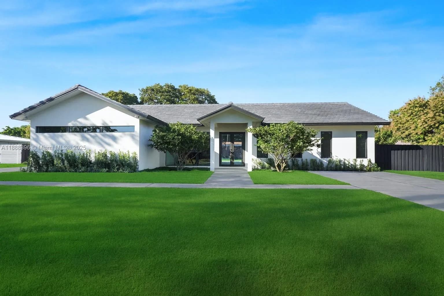 8765 SW 175th St, Palmetto Bay FL 33157