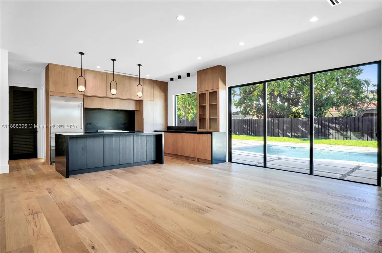 8765 SW 175th St, Palmetto Bay FL 33157