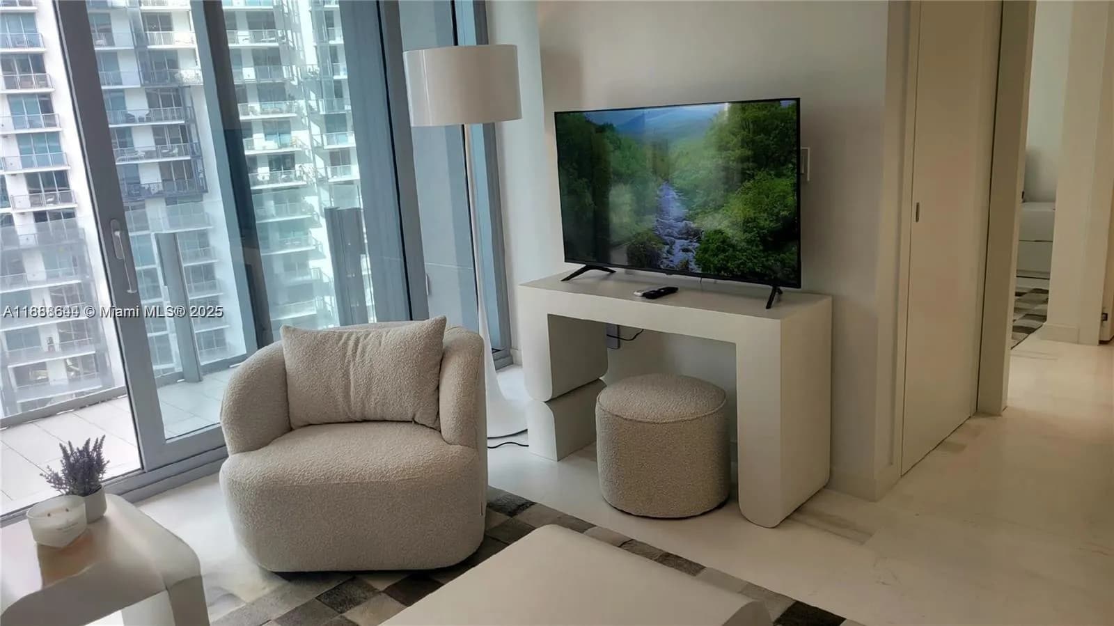 300 Biscayne blvd way # 2908, Miami FL 33131
