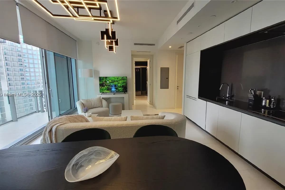 300 Biscayne blvd way # 2908, Miami FL 33131