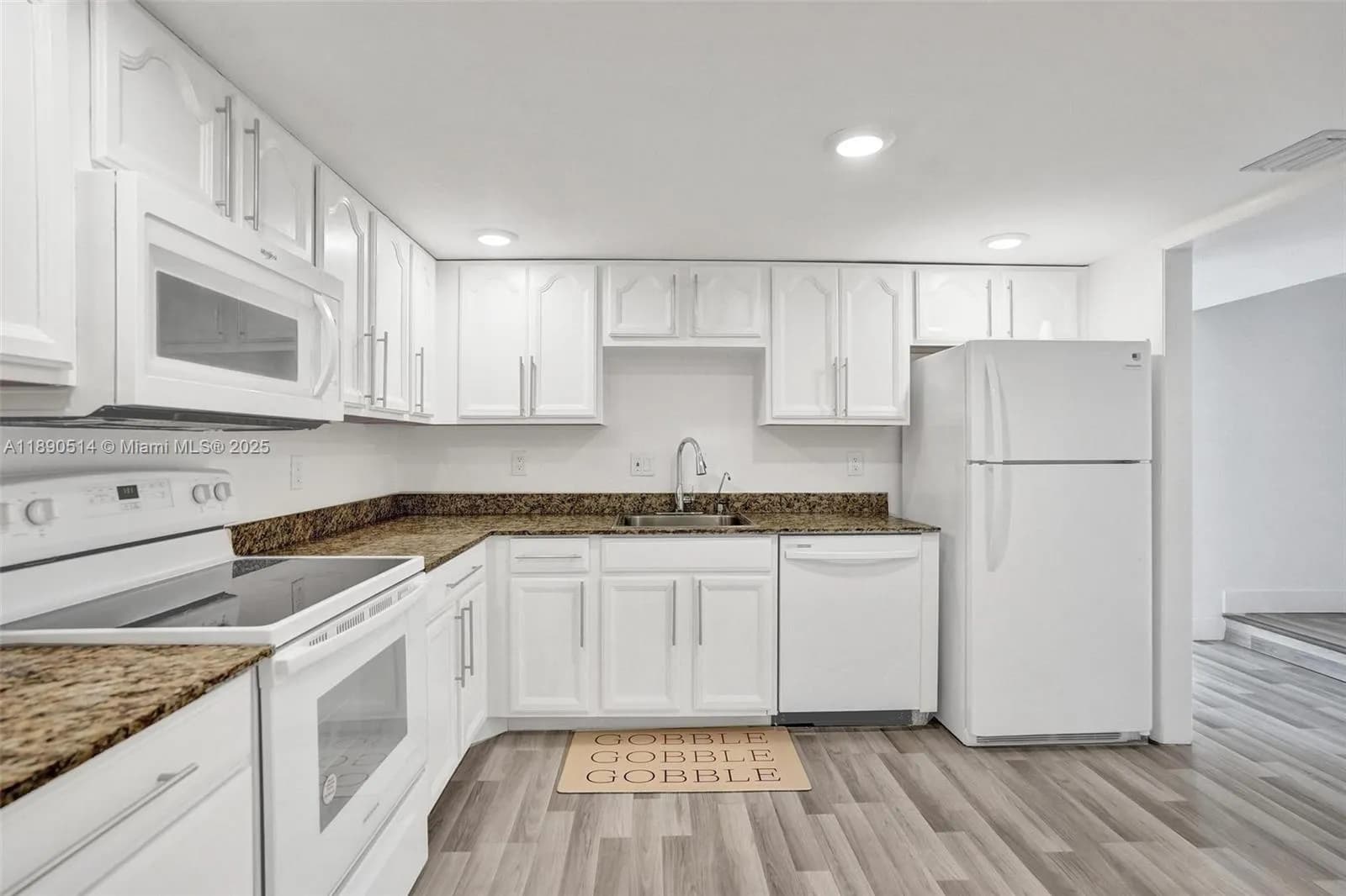 4026 Inverrary Dr # 8A, Lauderhill FL 33319