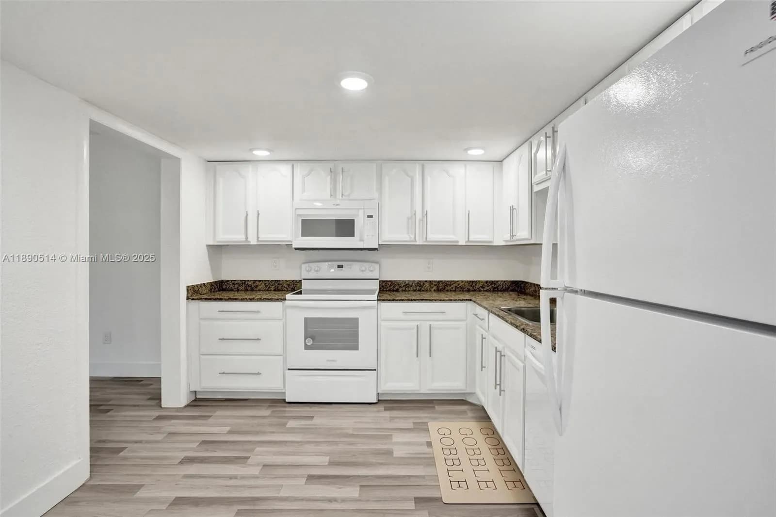 4026 Inverrary Dr # 8A, Lauderhill FL 33319