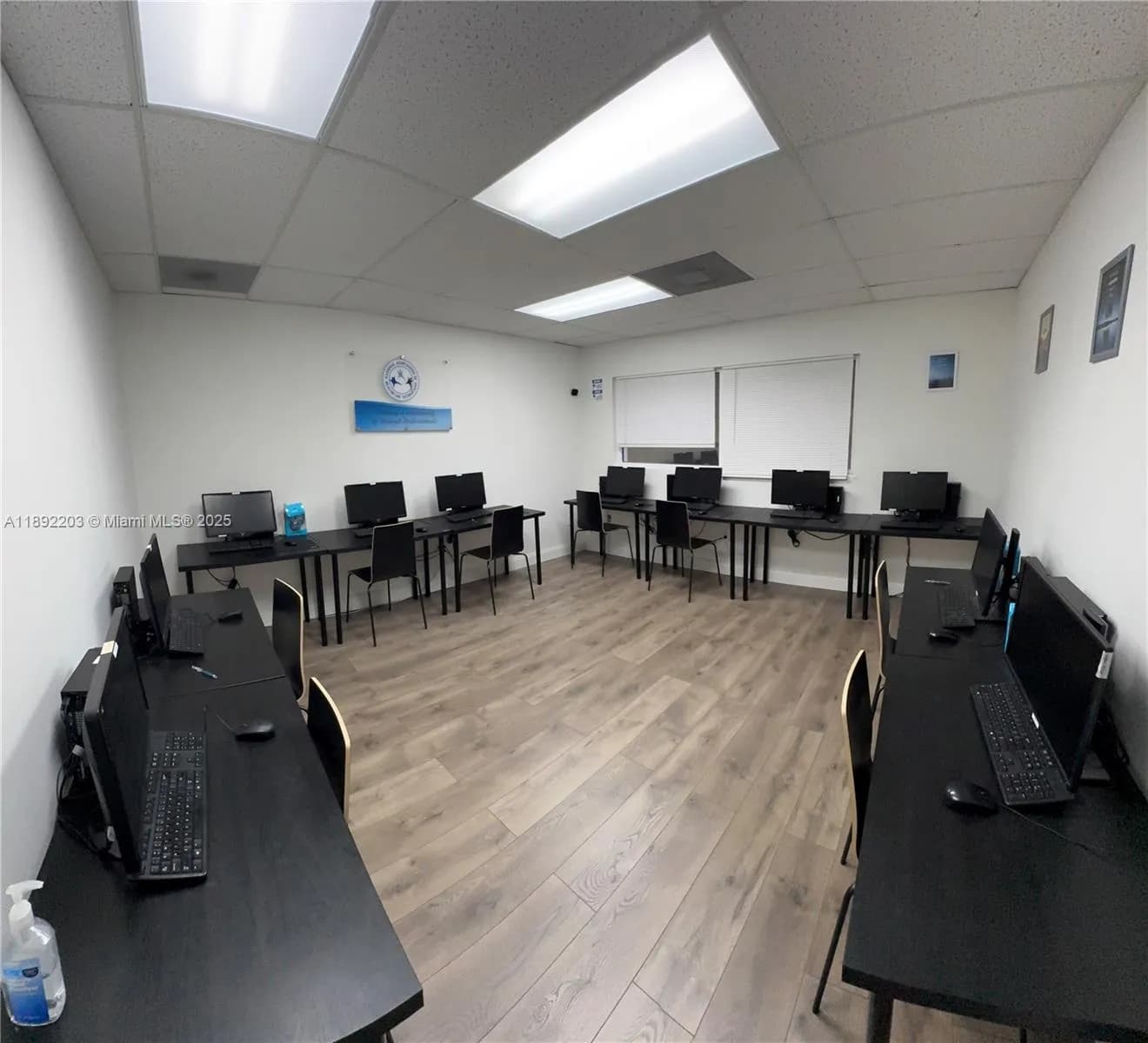 6405 NW 36th St, Virginia Gardens FL 33166