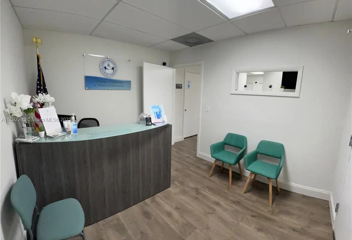 6405 NW 36th St, Virginia Gardens FL 33166