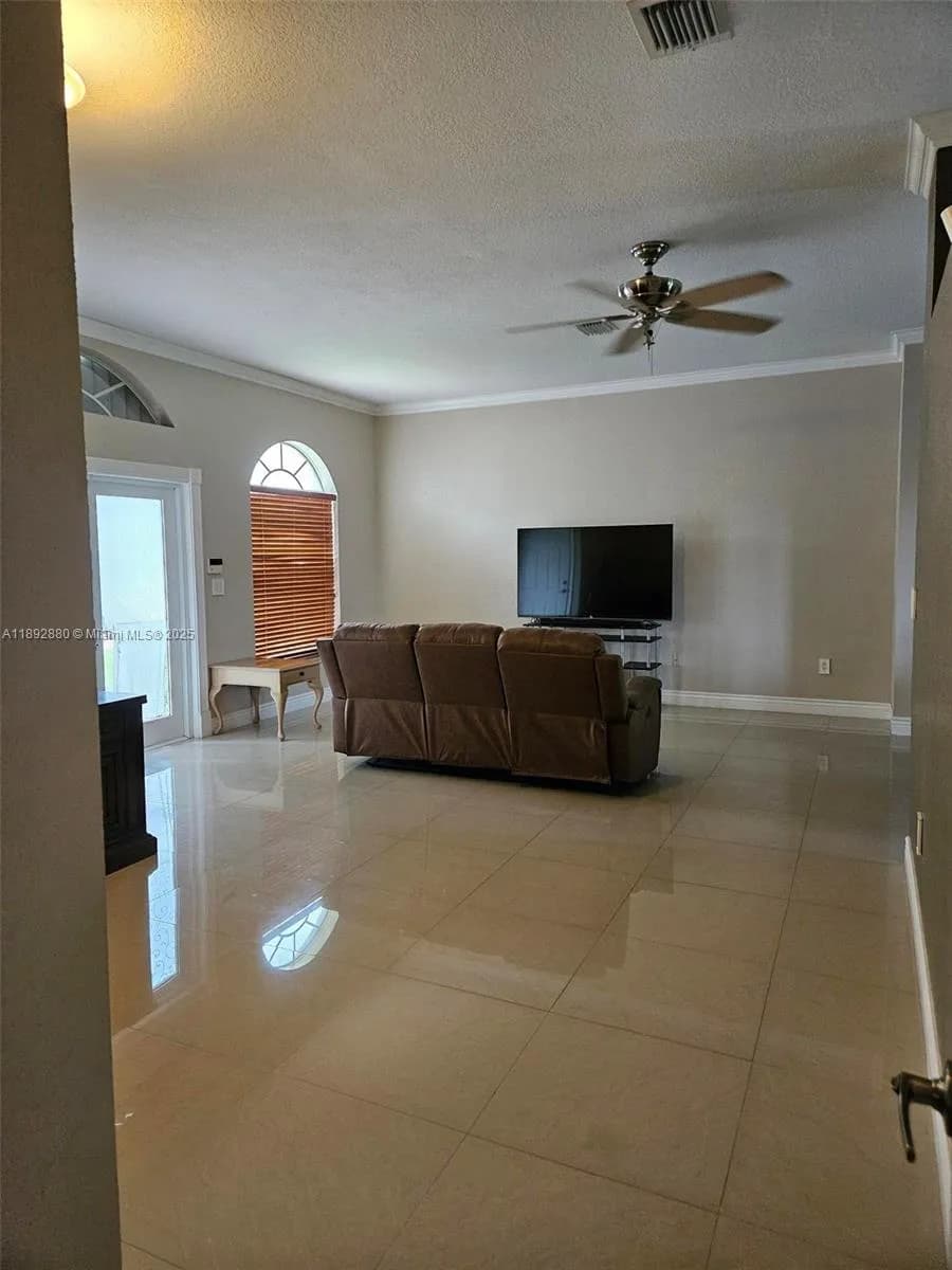 2635 SE 4th Pl, Homestead FL 33033